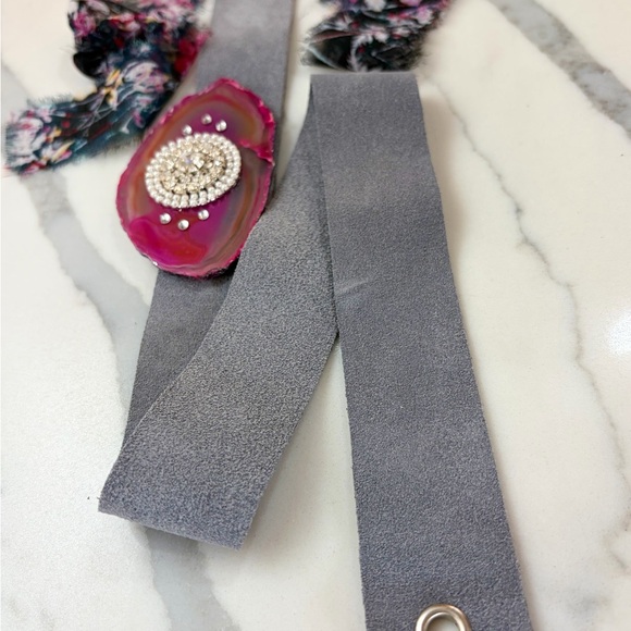 Gray Italian suede, Agate Crystal Hat Band. With faux diamond and pearl center - Picture 6 of 10